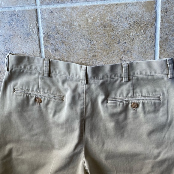 L.L. Bean - Mens (natural fit) khaki shorts, Size: 35 - Picture 4 of 6